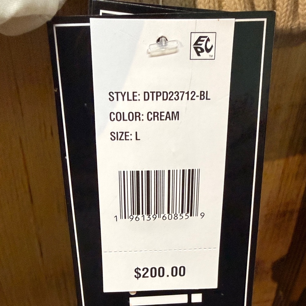 Women's Cream Puffer Jacket - Picture 5 of 5